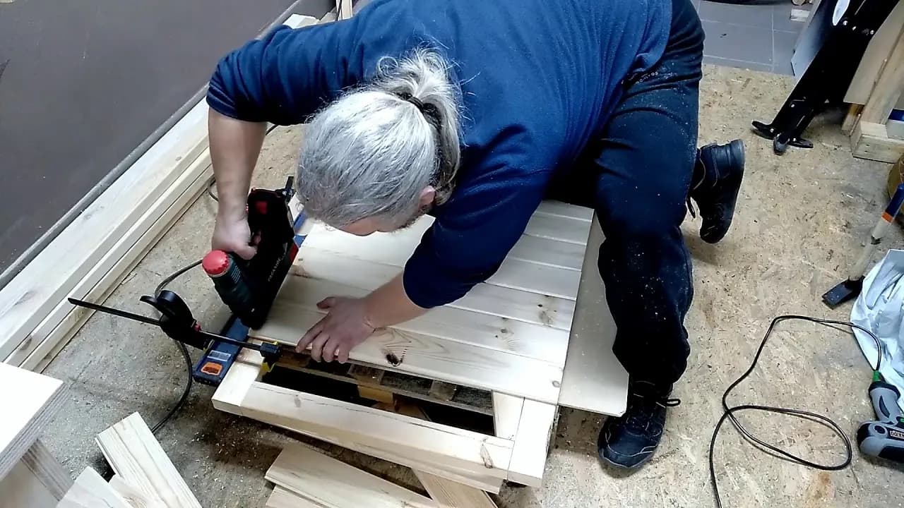 Jak zrobić drzwi do domku ogrodowego - proste kroki i materiały